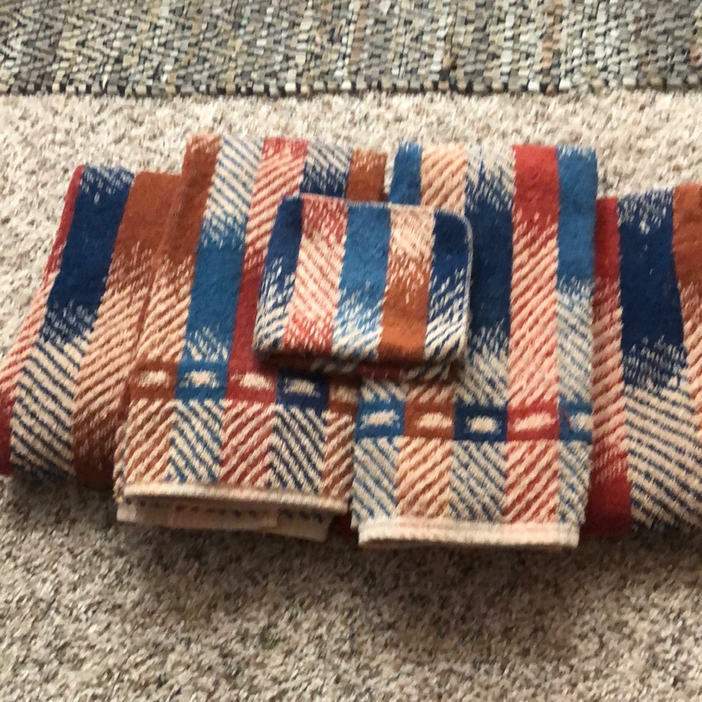 Towel set vintage Native American design blue rust tan 2 bath towels 2 hand wash